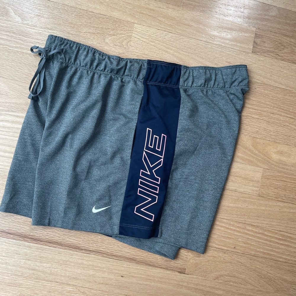 Nike Dri-Fit Attack Shorts Size Medium - Picture 3 of 9